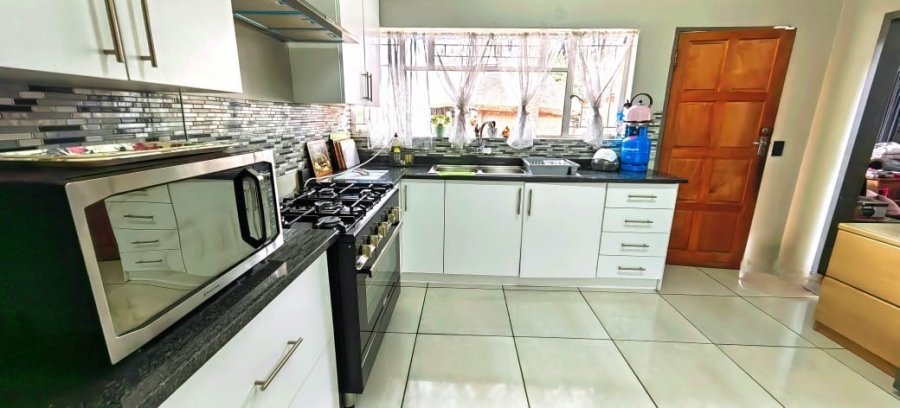 4 Bedroom Property for Sale in Baillie Park North West